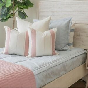 Beddys twin size Riley BOTTOM PART WITH PILLOW SHAM AND CASE ONLY!